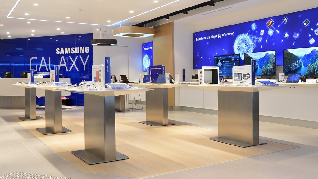 Samsung отменяет вчерашнее повышение цен в России, в App Store дорожают приложения