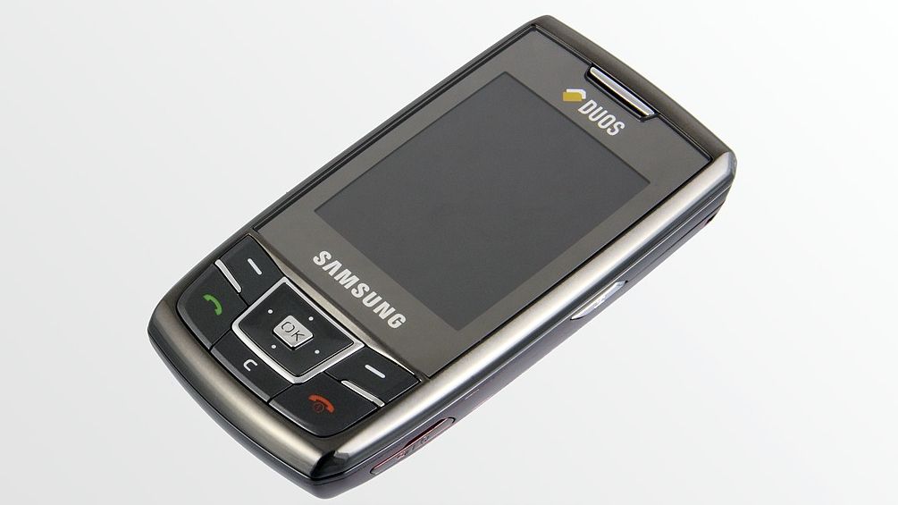 Обзор телефона Samsung DUOS D880
