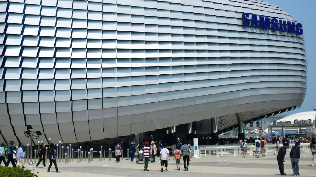 Samsung в напряжении: GALAXY S6 выйдет раньше