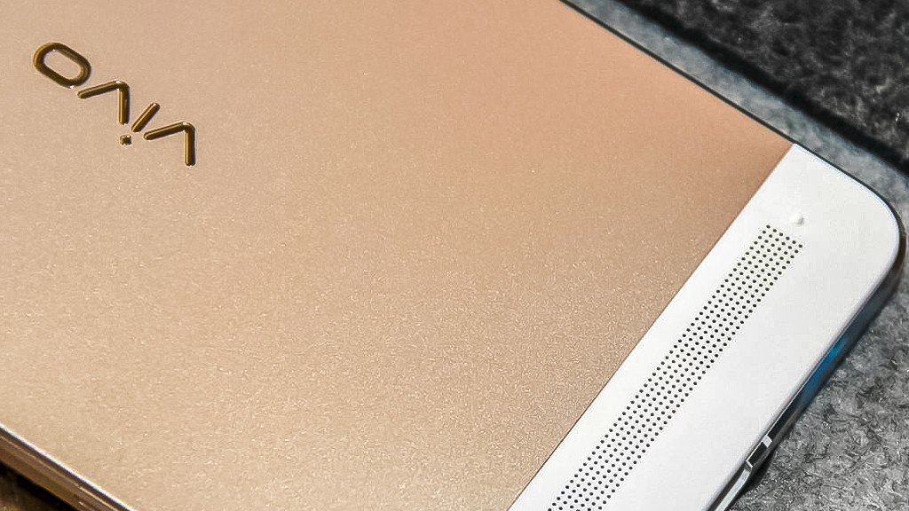 «Стеклянный» Vivo X5 Pro показался на фото