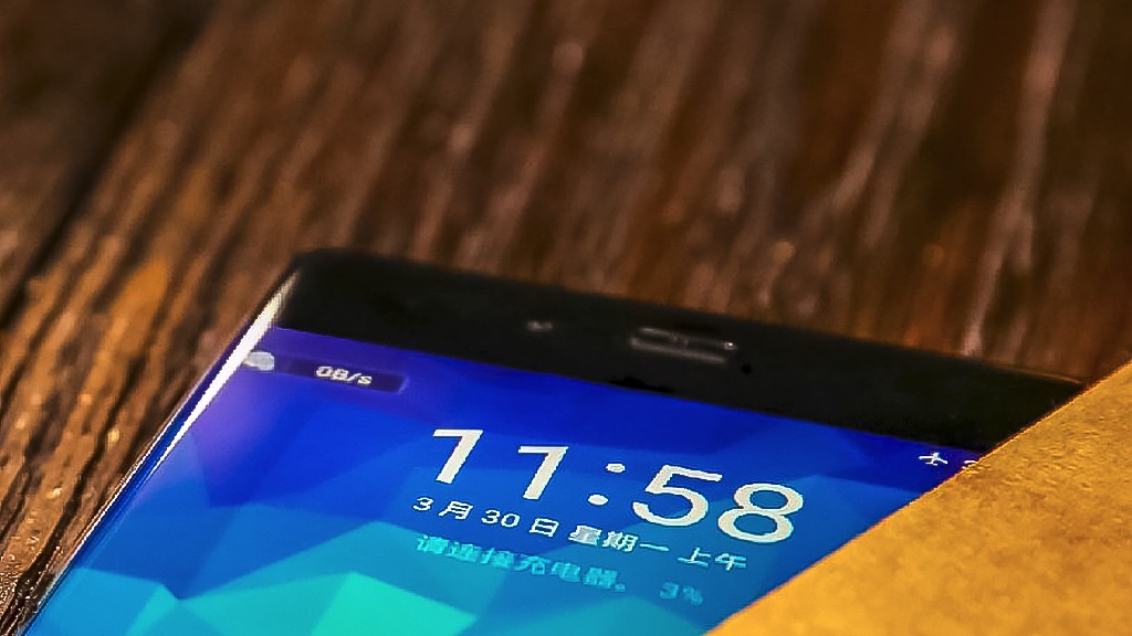 Еще больше фотографий с безрамочным OPPO R7