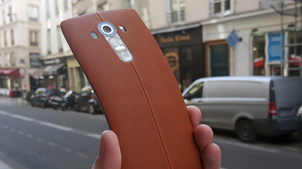 Можно ли согнуть изогнутый LG G4? Видеотест