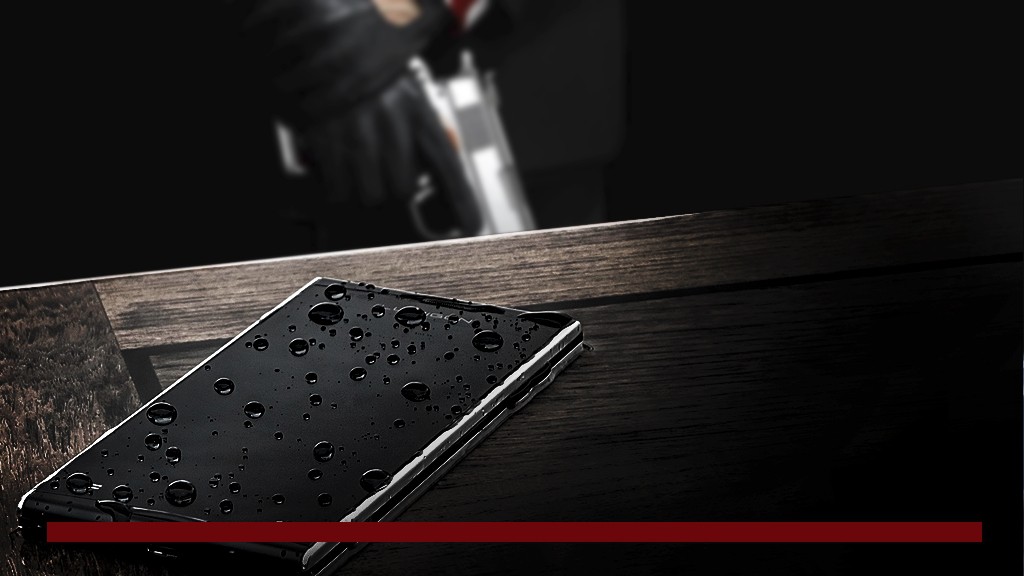 Каким смартфоном пользуется Hitman — «Агент 47»?
